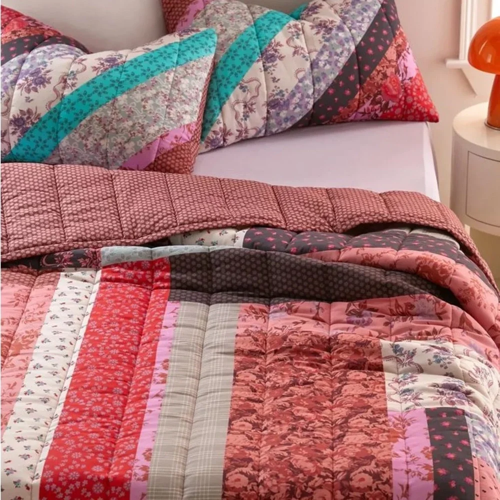 Urban Outfitters Avril Floral Quilt Full/Queen